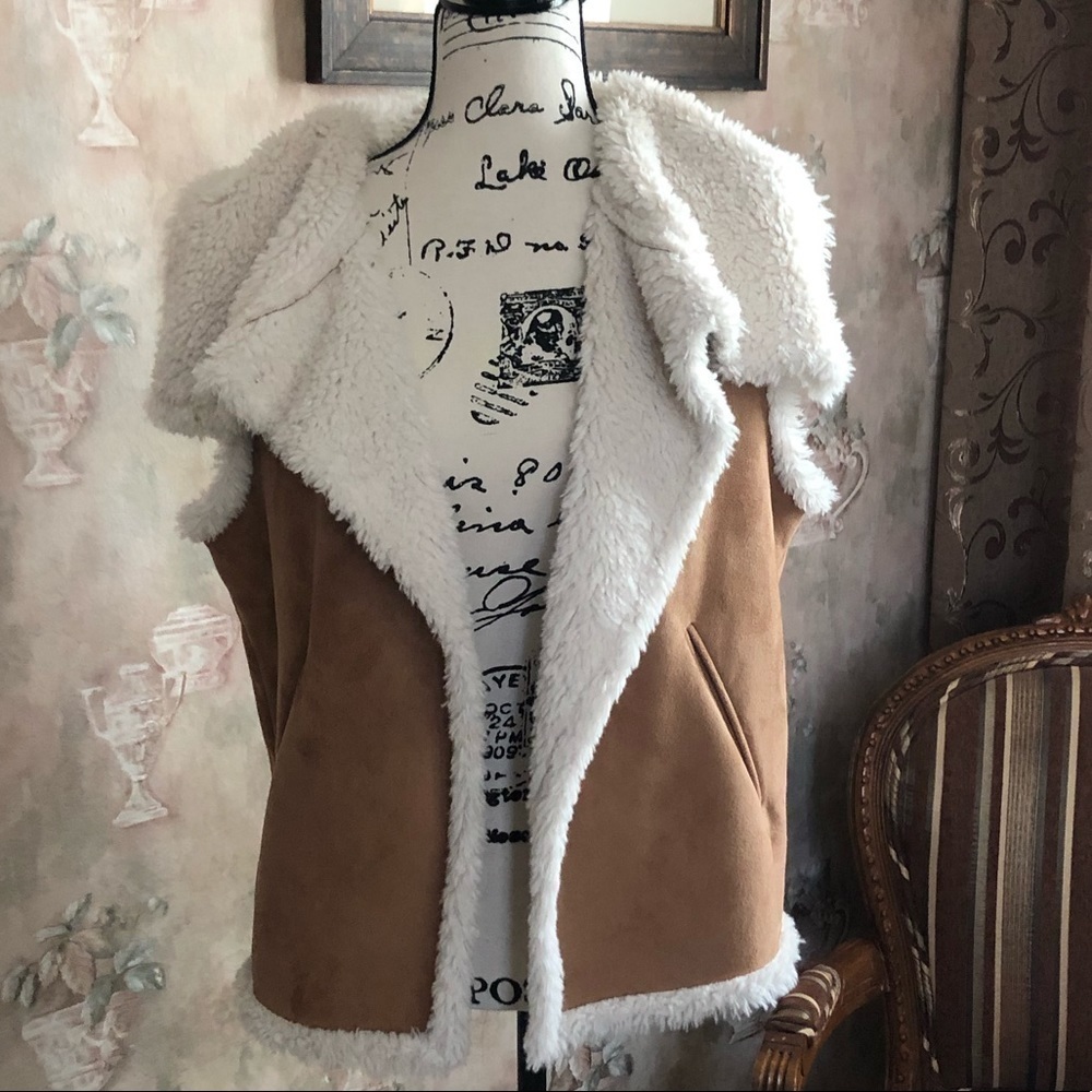 HINGE TAN AND CREAM COZY CHIC LARGE BROWN VEST